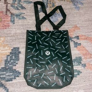New lululemon green shopping bag (holiday edition limited)